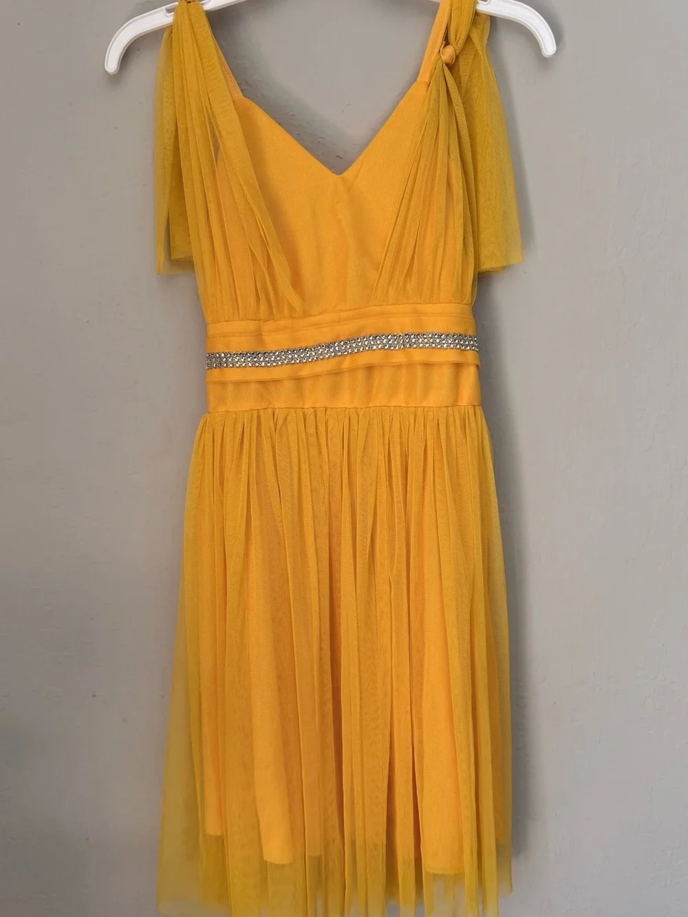 Yellow V-Neck Tulle Evening Dress with Rhinestone Waist